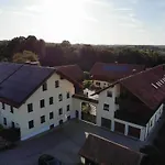 Schoenauerhof- Urlaub Im Gruenen Aber Doch In Der Stadt